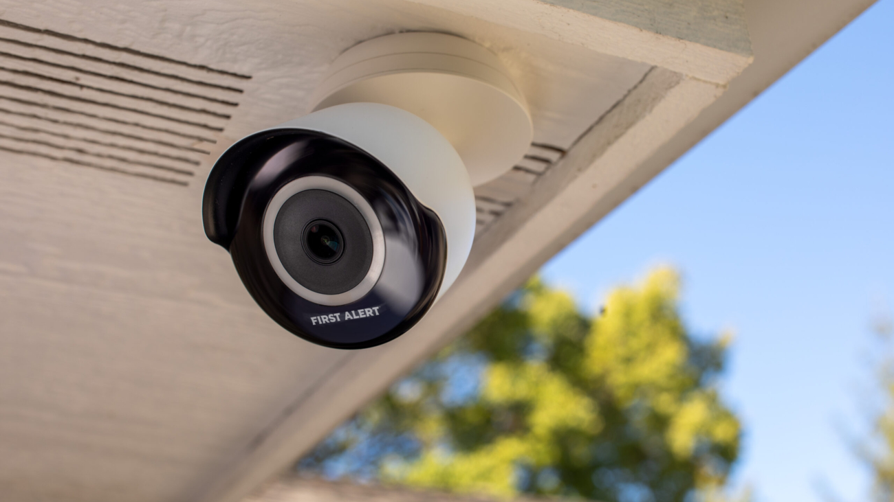 Analytic Outdoor Camera